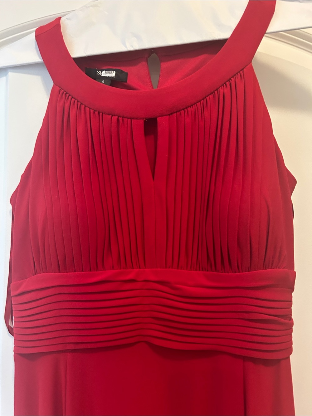 Red Ruched Keyhole Halter Gown - Picture 3 of 9